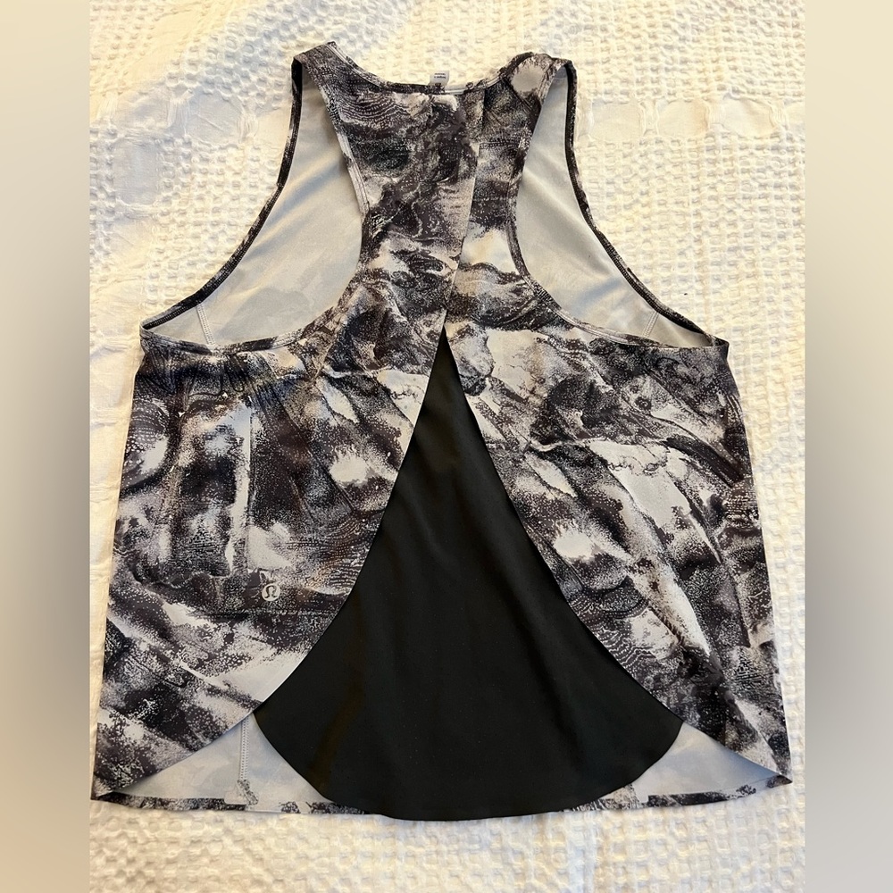 Lululemon top